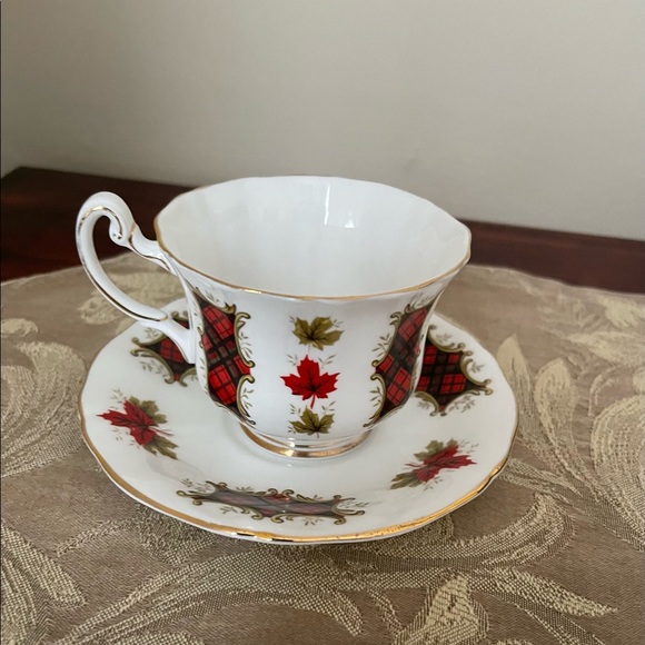 Royal Adderley Maple Leaf Tartan Teacup & Saucer - Picture 3 of 10